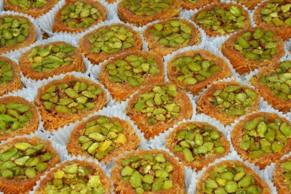 شرحات مبرومة بالفستق الحلبي من مطبخ وحلويات الوسام